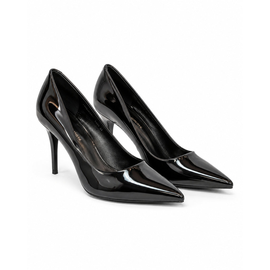 Zapatos de tacón negros de charol con punta fina para mujer