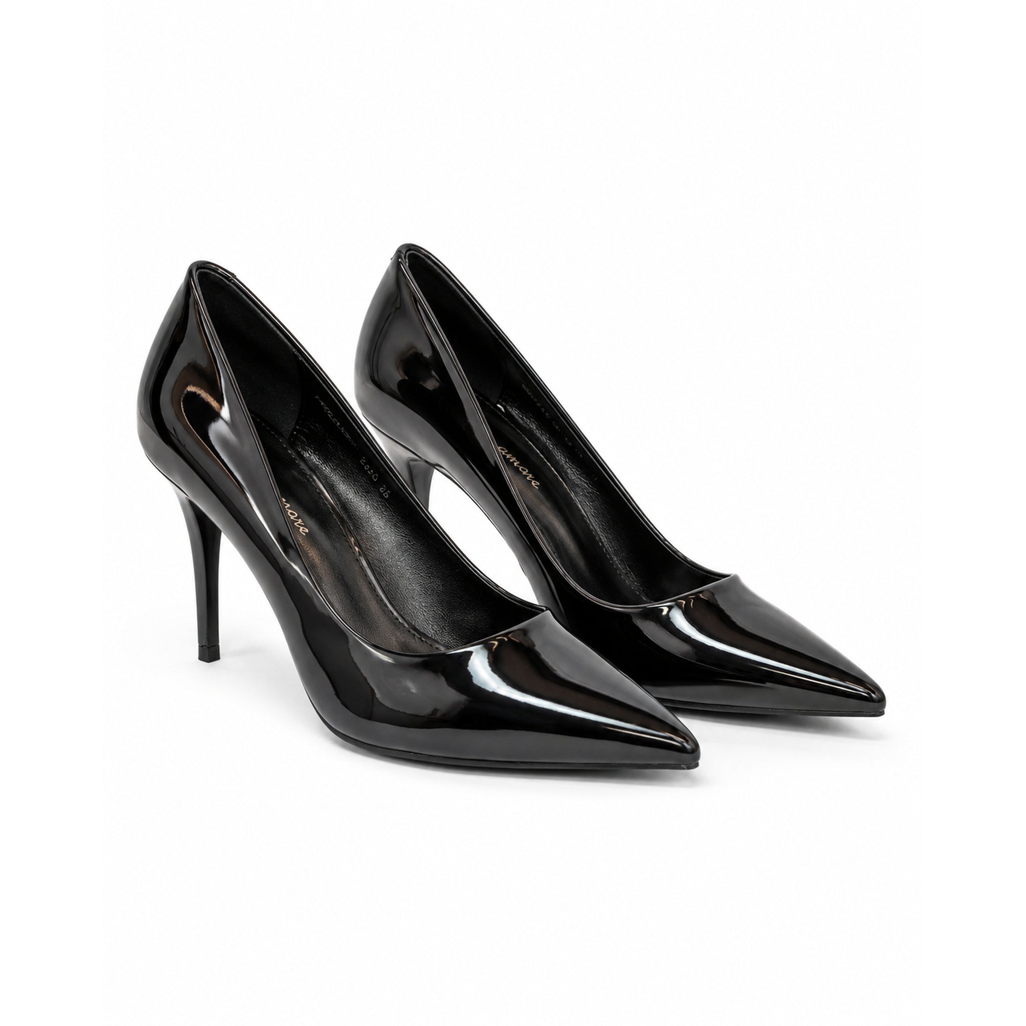 Zapatos de tacón negros de charol con punta fina para mujer