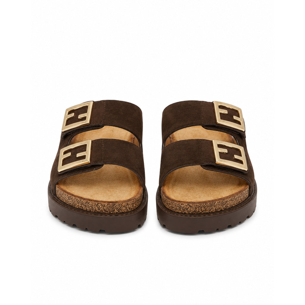 Sandalias planas marrones con doble hebilla dorada para mujer