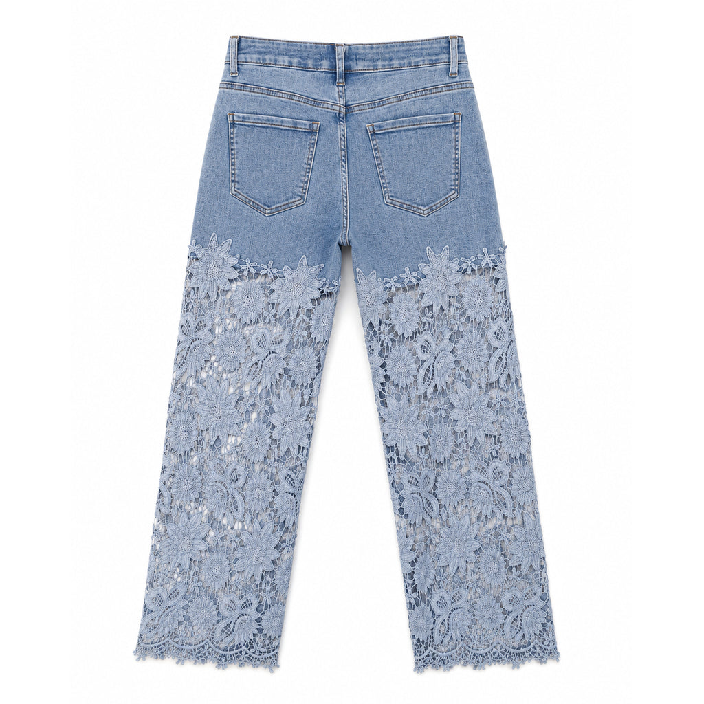 Vaquero recto azul claro con encaje floral