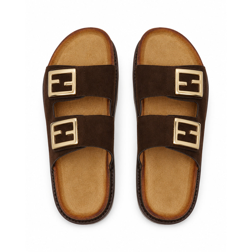 Sandalias planas marrones con doble hebilla dorada para mujer