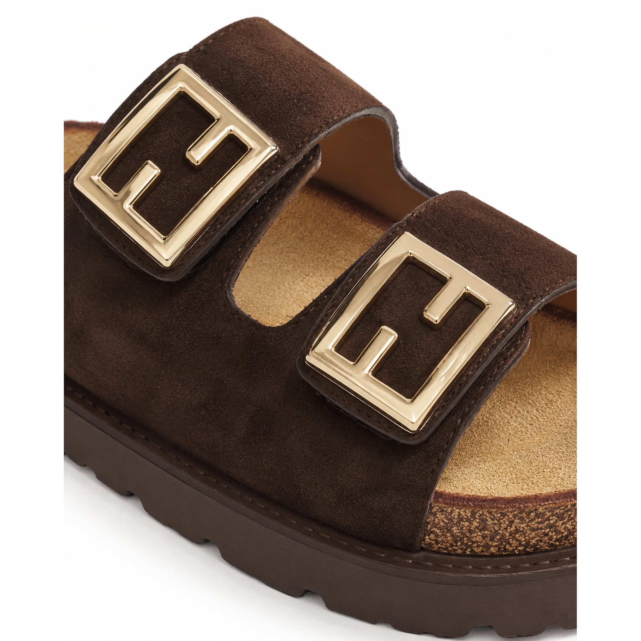Sandalias planas marrones con doble hebilla dorada para mujer